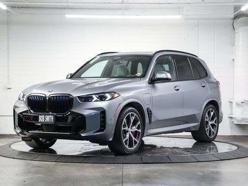 Used 2026 BMW X5 xDrive50e w/ M Sport Package AWD/4WD image 3