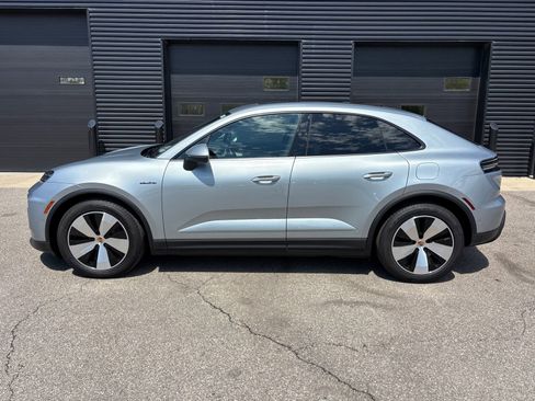 Used 2025 Porsche Macan 4 Electric AWD/4WD image 4