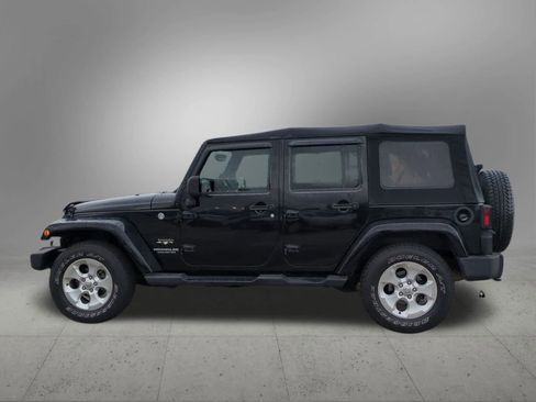 Used 2017 Jeep Wrangler Unlimited Sahara w/ Connectivity Group image 3