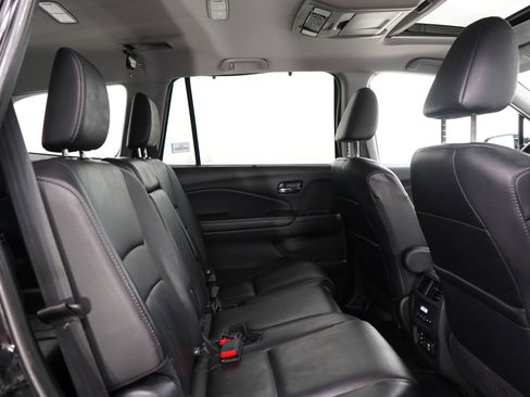 Used 2016 Honda Pilot Touring image 14