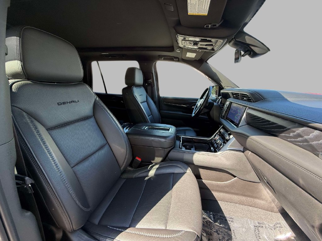 Used 2021 GMC Yukon Denali w/ Advanced Technology Package AWD/4WD image 14