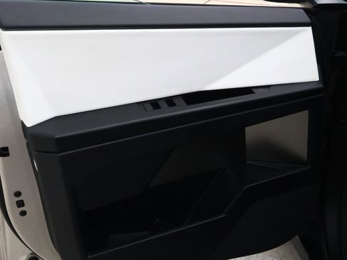 Used 2025 Tesla Cybertruck AWD Crew Cab image 15