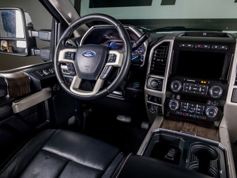 Used 2020 Ford F350 Lariat w/ Lariat Ultimate Package image 6