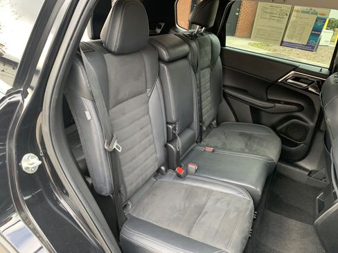 Used 2022 Mitsubishi Outlander SE image 28