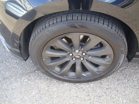 Used 2018 Land Rover Range Rover Velar R-Dynamic SE image 9