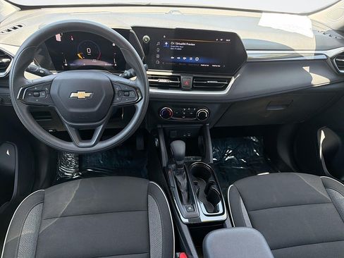 Used 2025 Chevrolet TrailBlazer LS FWD image 6