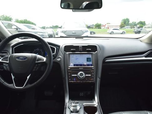 Used 2019 Ford Fusion Energi Titanium FWD image 39