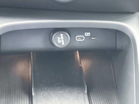 Used 2025 Volvo XC40 B5 Plus w/ Protection Package Premier image 36