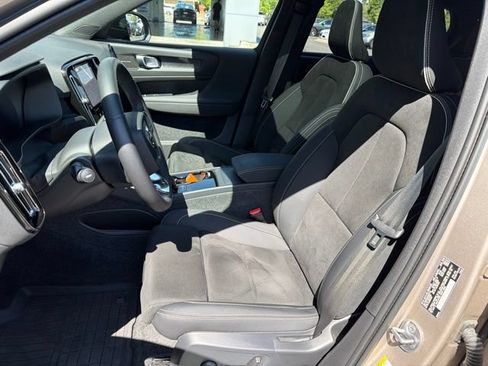 Used 2023 Volvo XC40 Recharge Ultimate w/ Protection Package Premier AWD/4WD image 7