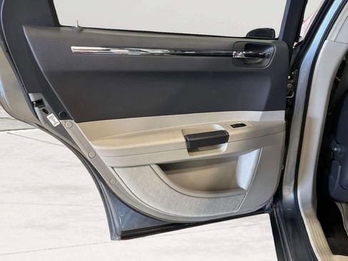 Used 2006 Chrysler 300 SRT8 w/ SRT Option Group II image 20