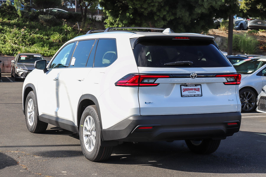 New 2026 Toyota Grand Highlander XLE FWD image 6