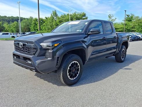 Certified 2024 Toyota Tacoma TRD Off-Road AWD/4WD image 3