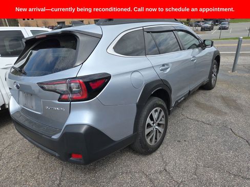 Used 2024 Subaru Outback Premium image 4
