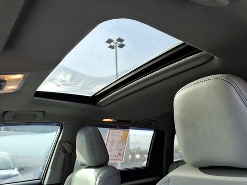 Used 2017 Toyota Highlander XLE image 14