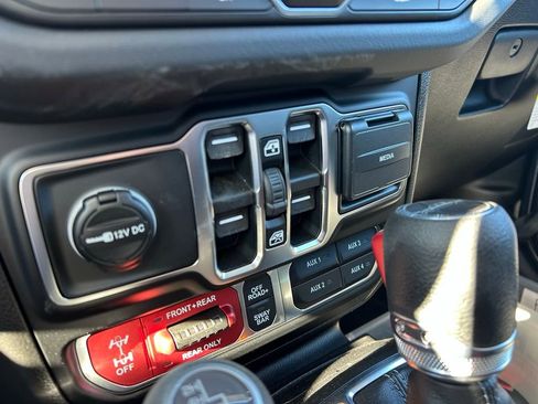 New 2026 Jeep Gladiator Rubicon w/ Steel Power Dome Hood Package AWD/4WD image 22