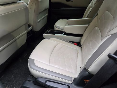 Used 2022 Nissan Pathfinder Platinum w/ Cargo Package FWD image 8