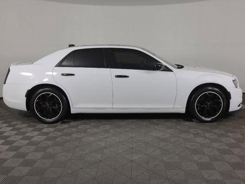 Used 2018 Chrysler 300 S image 17