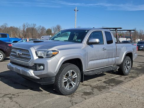 Used 2016 Toyota Tacoma TRD Sport w/ Towing Package image 3