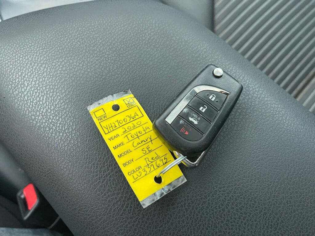 Used 2020 Toyota Camry SE FWD image 4