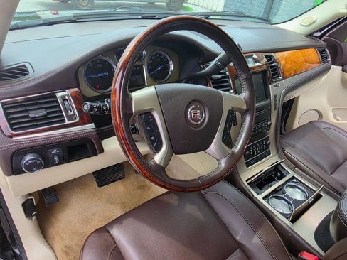 Used 2010 Cadillac Escalade ESV Platinum RWD image 29