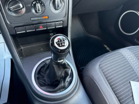 Used 2012 Volkswagen Beetle 2.0T image 17