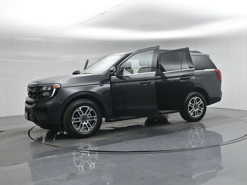 Used 2025 Ford Expedition Active image 6