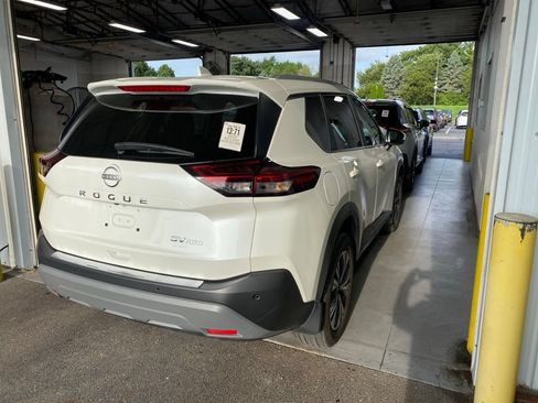 Used 2023 Nissan Rogue SV w/ SV Premium B Package AWD/4WD image 4