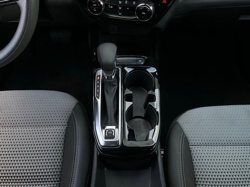 Used 2025 Chevrolet Trax LT image 14