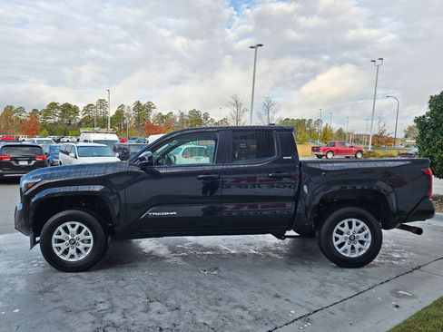 Used 2024 Toyota Tacoma SR5 image 4