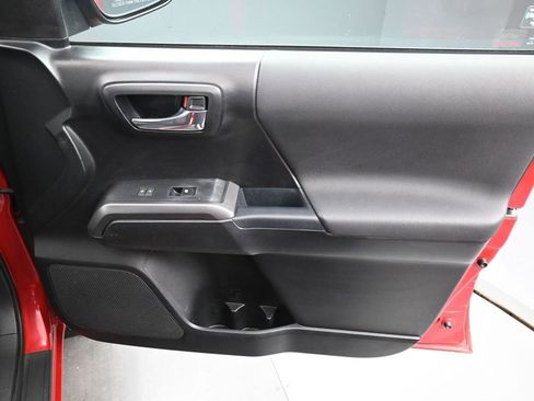 Certified 2017 Toyota Tacoma TRD Sport w/ Tow Package (A/T) image 31