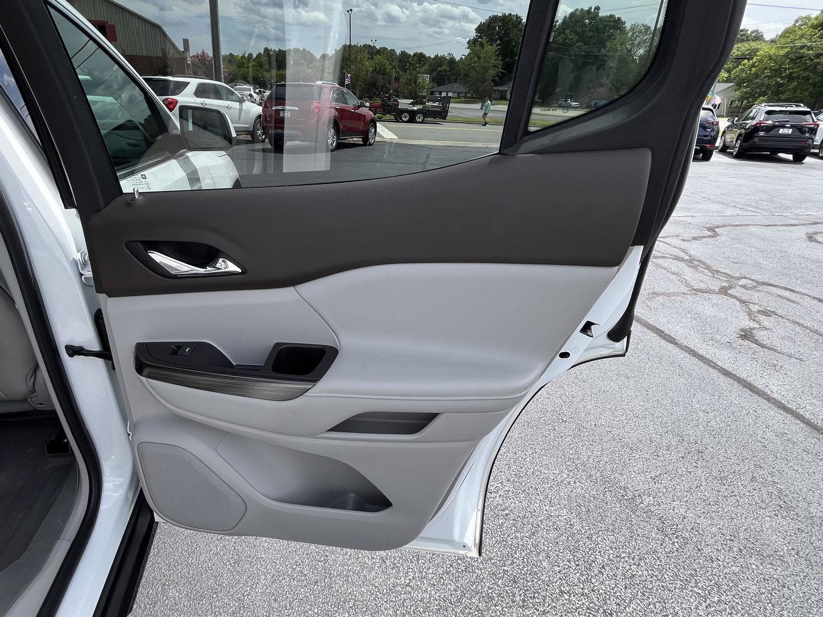 Used 2019 GMC Acadia SLT w/ LPO, Floor Liner Package FWD image 34