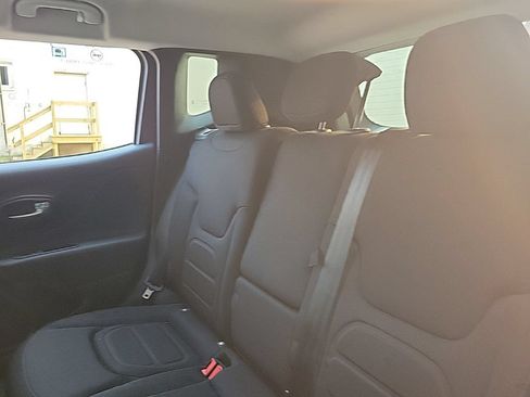 Used 2022 Jeep Renegade Latitude w/ Convenience Group AWD/4WD image 34