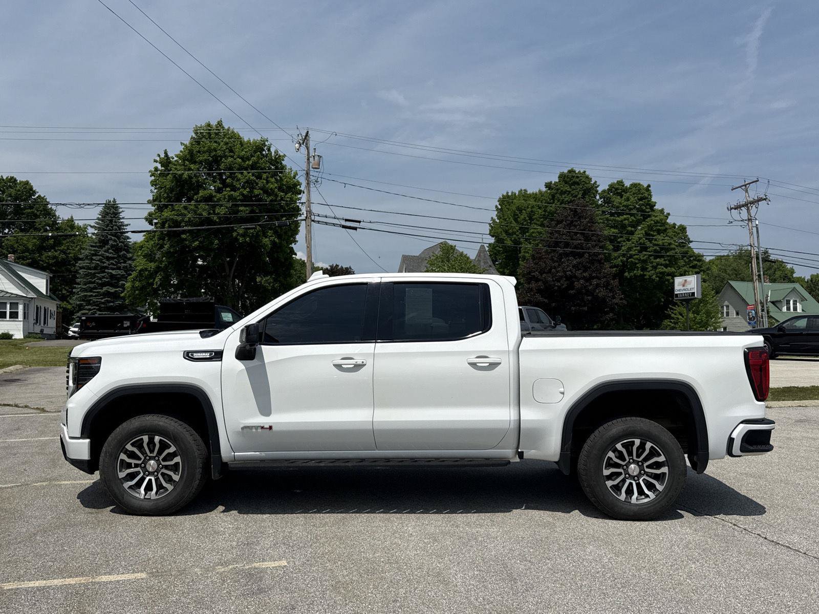 Used 2023 GMC Sierra 1500 AT4 w/ AT4 Premium Package AWD/4WD image 3