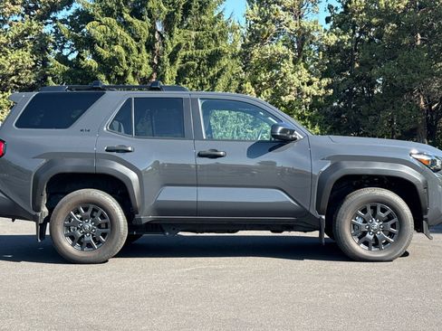Used 2025 Toyota 4Runner SR5 AWD/4WD image 3