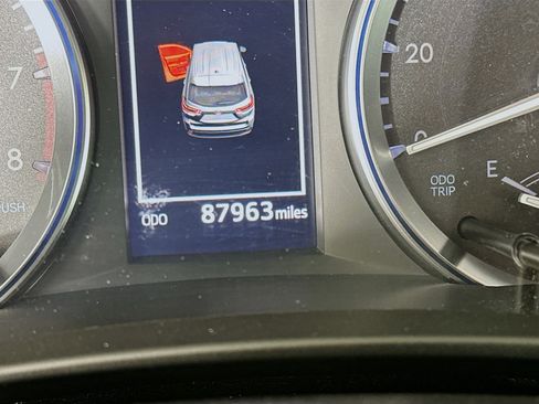 Used 2017 Toyota Highlander XLE FWD image 19