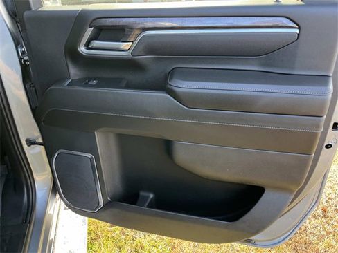 Used 2025 Chevrolet Silverado 2500 LTZ w/ LTZ Convenience Package image 18