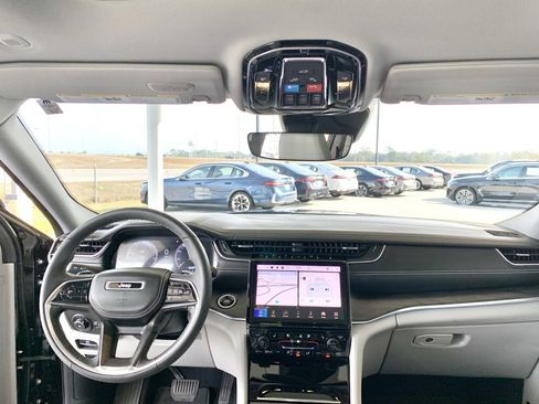 Used 2023 Jeep Grand Cherokee L Overland image 17