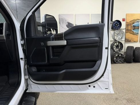Used 2020 Ford F350 4x4 Crew Cab DRW Super Duty image 32