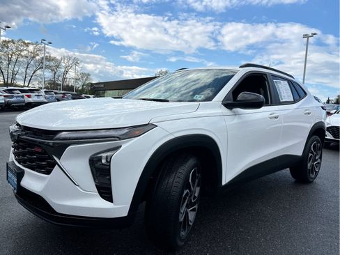 Certified 2025 Chevrolet Trax RS w/ Driver Confidence Package image 6