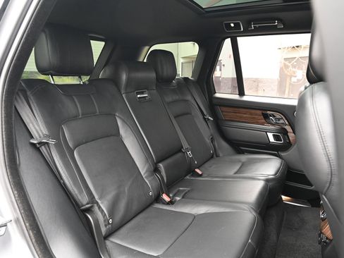 Used 2019 Land Rover Range Rover HSE image 18