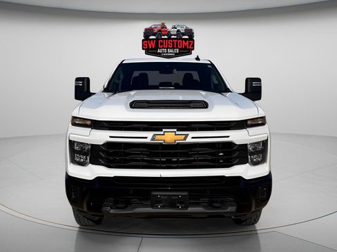 Used 2025 Chevrolet Silverado 2500 Custom w/ Custom Value Package image 2