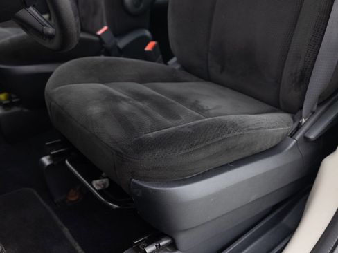 Used 2016 Dodge Grand Caravan American Value Package FWD image 23