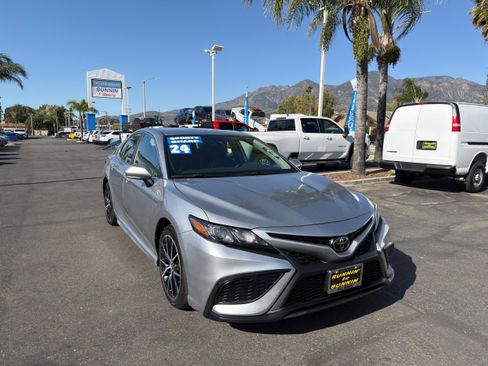 Used 2024 Toyota Camry SE image 2