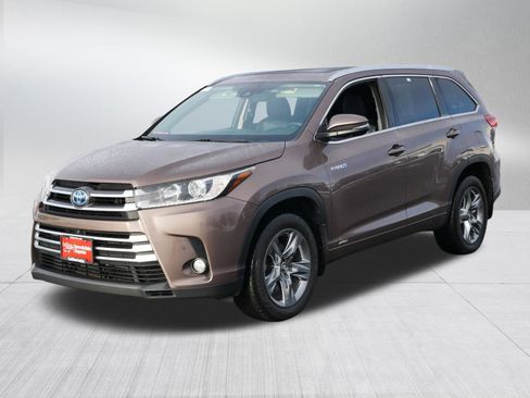 Used 2017 Toyota Highlander Limited Platinum image 3