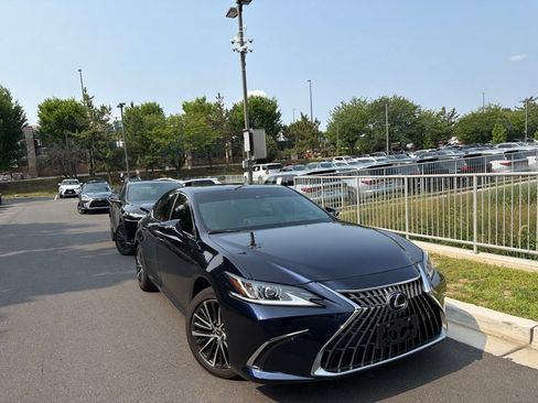 Used 2025 Lexus ES 350 w/ Premium Package FWD image 4