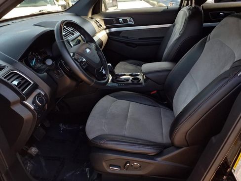 Used 2017 Ford Explorer XLT w/ Equipment Group 202A image 16
