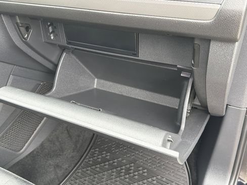 Used 2022 Volkswagen Tiguan SE R-Line image 33