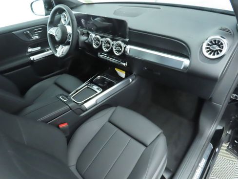Certified 2025 Mercedes-Benz GLB 250 image 17