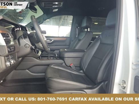 Used 2025 GMC Yukon XL Denali image 3