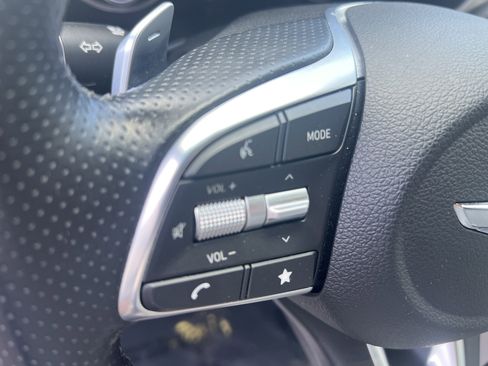 Used 2022 Genesis G70 2.0T image 12